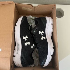 Under Armour Women’s Black and White 

UA W Charged Gemini